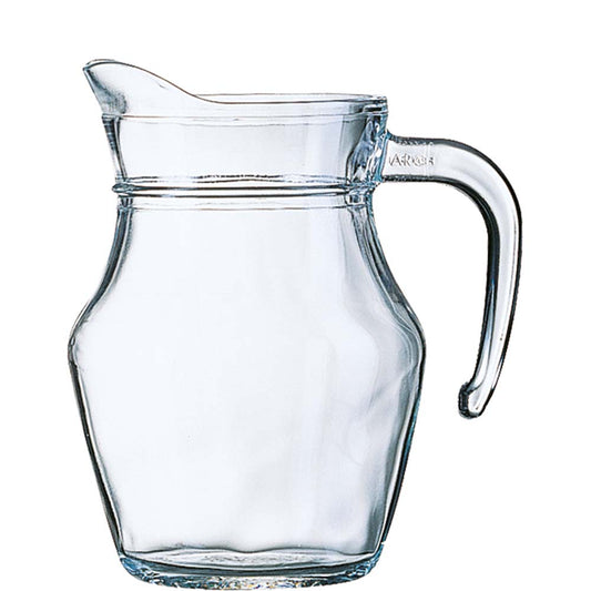 Glaskaraffe mit Wasser