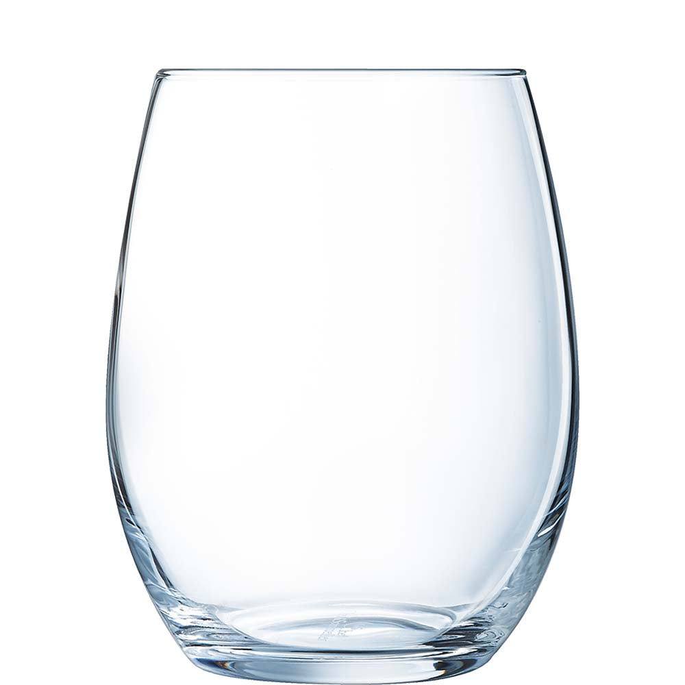 Leeres Glas auf weißem Hintergrund