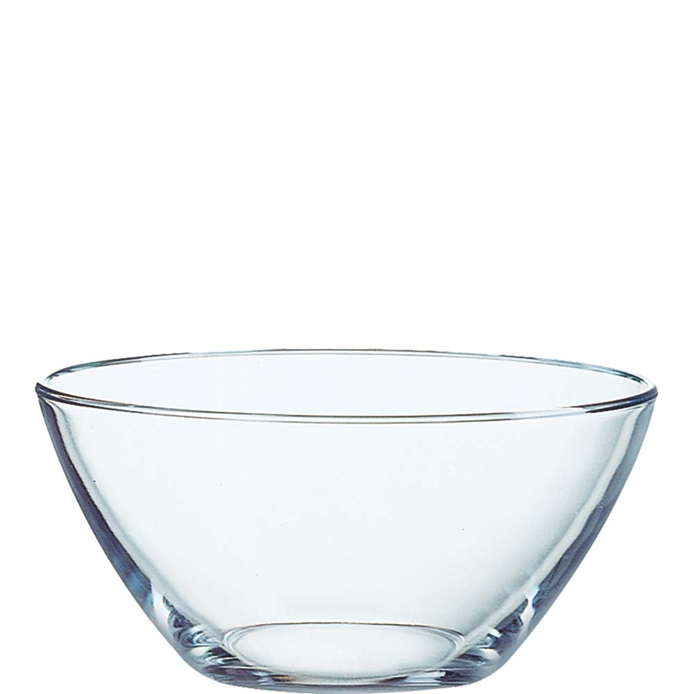 Leere Glasschüssel als Serviergefäß