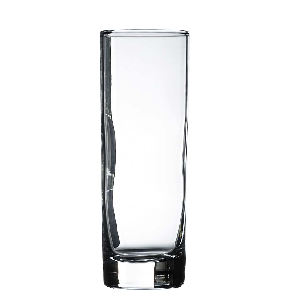 Leeres Highball-Glas vor weißem Hintergrund