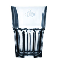 Transparentes Trinkglas aus Glas