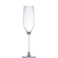 Champagnerglas vor hellem Hintergrund