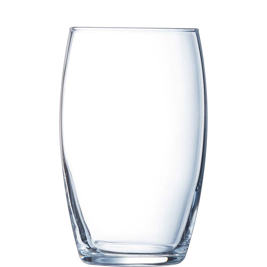 Transparentes leeres Trinkglas