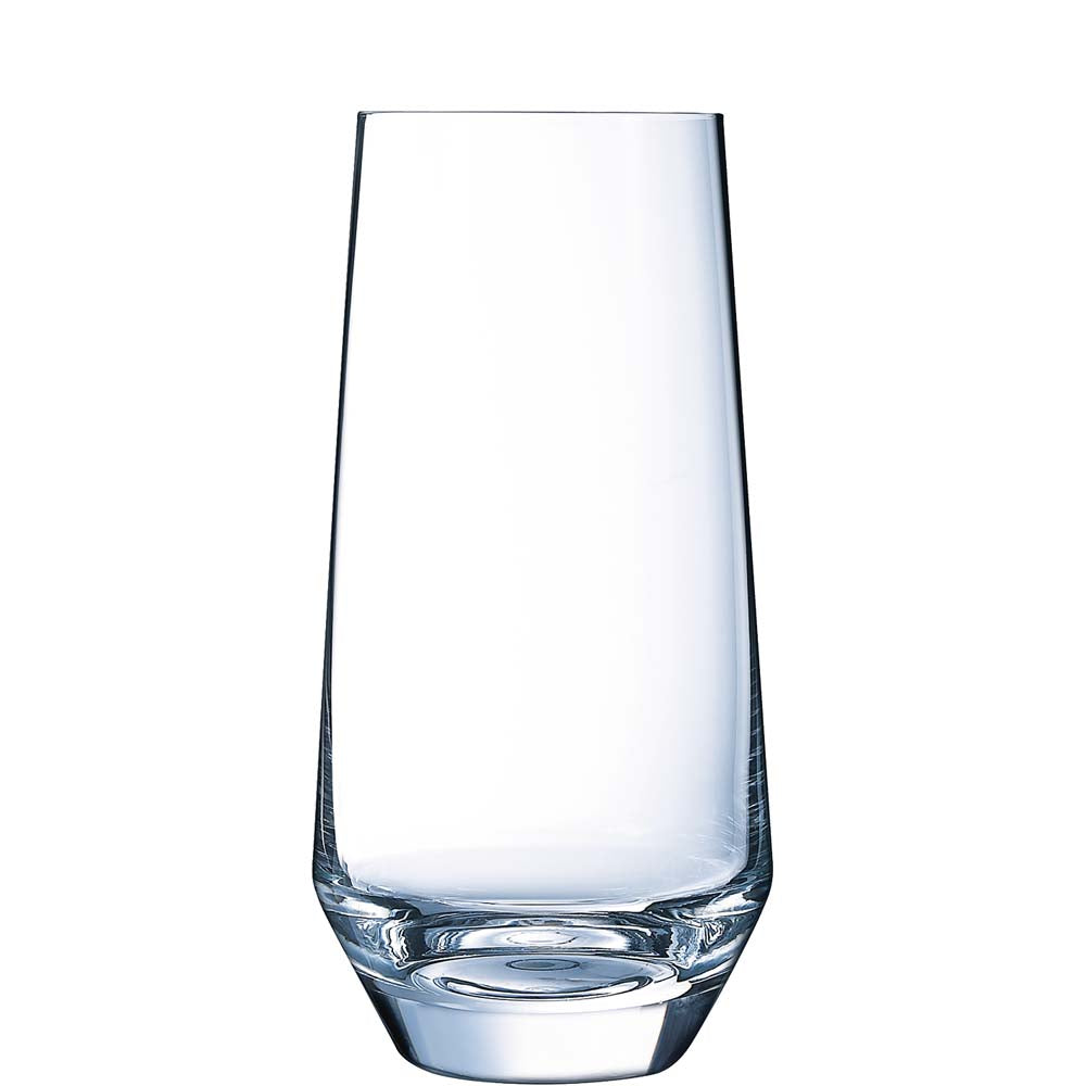 Transparentes Trinkglas aus Glas