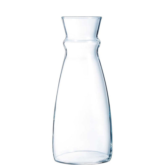 Glaskaraffe mit Wasser