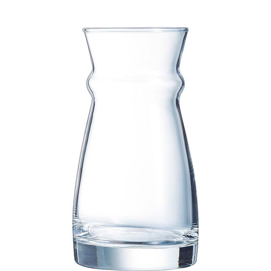 Glaskaraffe mit Wasser