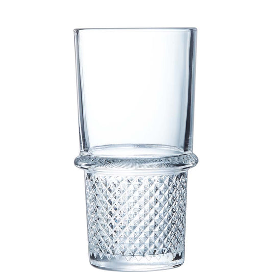 Schnapsglas mit geprägtem Boden