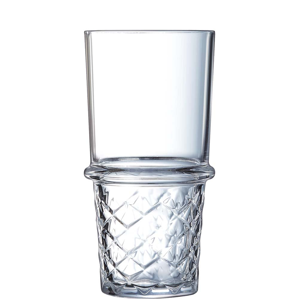 Glas mit diamantiertem Bodenmuster