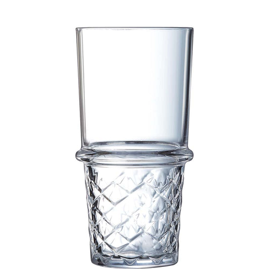 Glas mit diamantiertem Bodenmuster