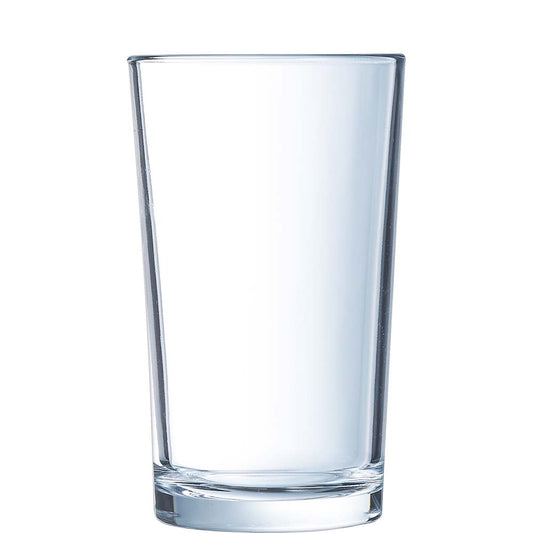 Transparentes Wasserglas mit Wasser