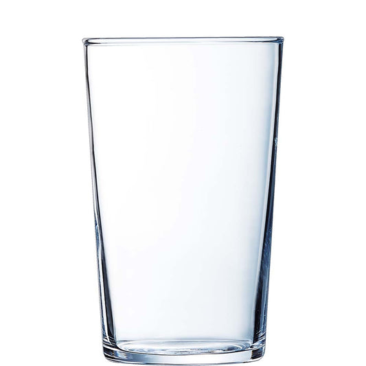 Glas mit klarem Wasser