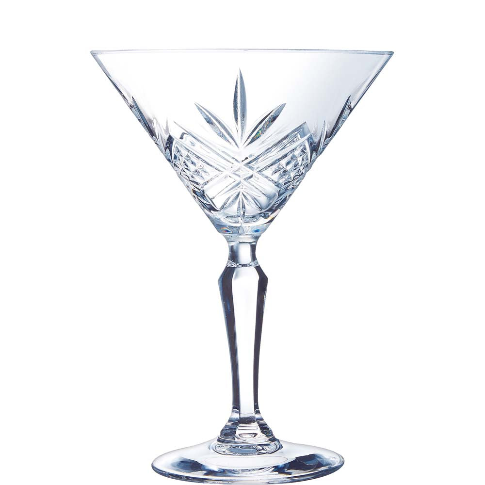 Kristallmartini-Glas auf weißem Hintergrund