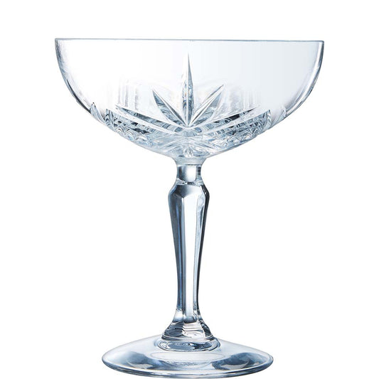 Kristall-Cocktailglas Nahaufnahme Gastronomie