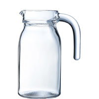 Transparente Glaskaraffe mit Henkel