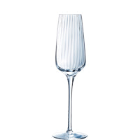 Champagnerglas mit schmalem Stiel