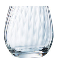 Klares Glas mit spiralförmigem Muster