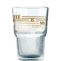 Glas mit Linien und Beschriftung