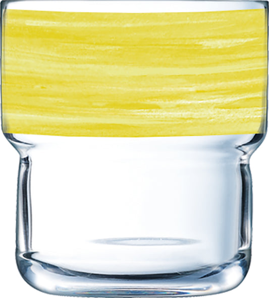Glas mit gelbem Etikett