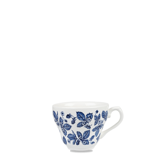 Weiße Tasse mit blauem Muster.