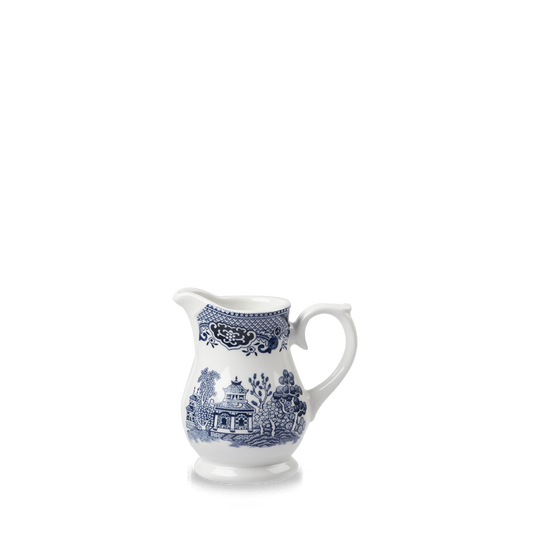 Blaue Porzellankanne mit Muster.