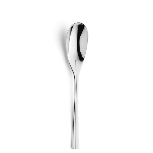 Silberner Löffel auf weißem Hintergrund.