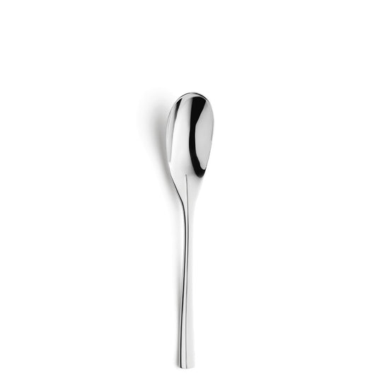 Silberner Löffel auf weißem Hintergrund.