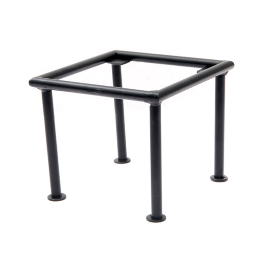 Schwarzes Metallgestell mit vier Beinen.