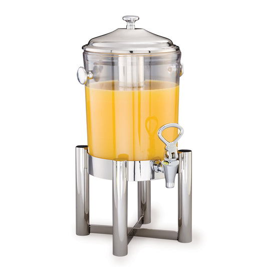 Getränkespender mit Orangensaft.