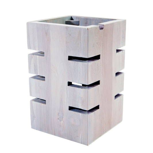 Holz-Weinkiste mit Schlitzen.