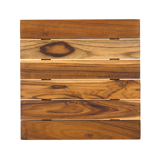 Holzbrett mit natürlicher Maserung.