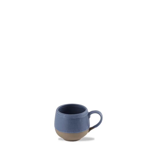 Blaue Kaffeetasse auf weißem Hintergrund