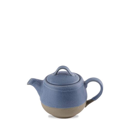 Blaue Teekanne auf weißem Hintergrund.
