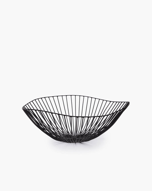 Schwarzer Drahtkorb, modernes Design.
