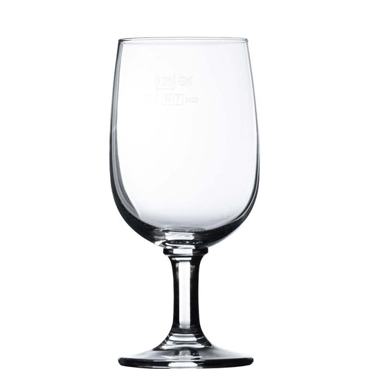 Transparentes Weinglas auf Stiel