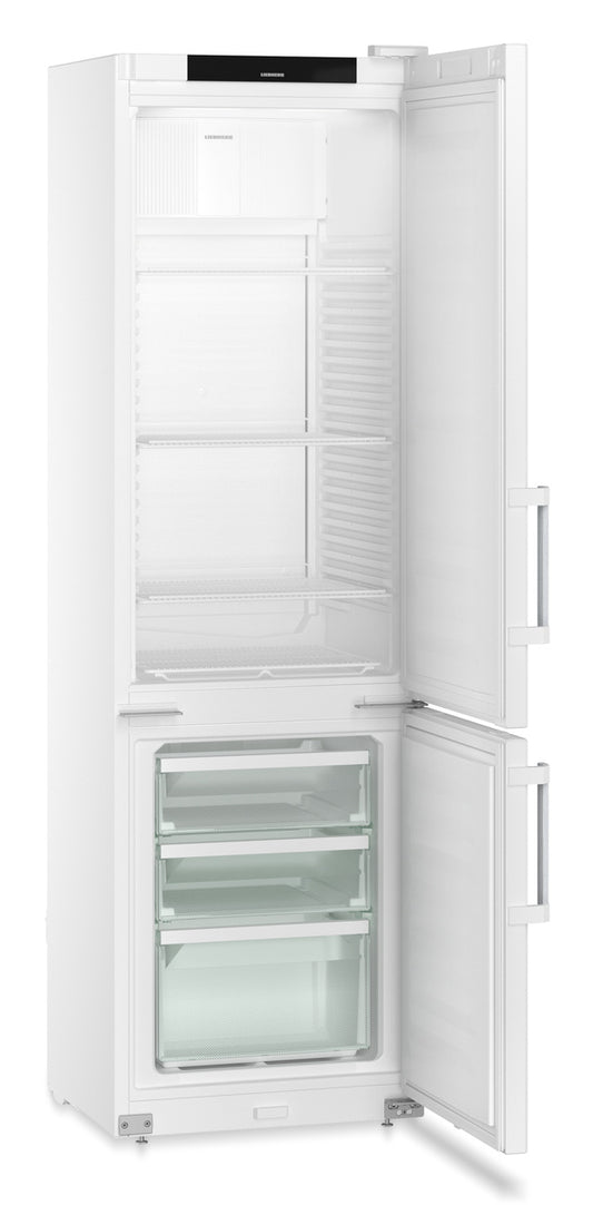 Leeres Kühl- und Gefrierschrank