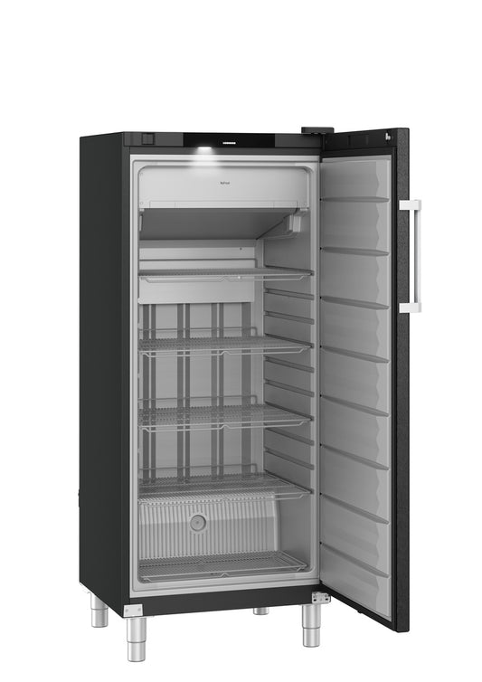 Leeres Kühlschrank für Gastronomie.