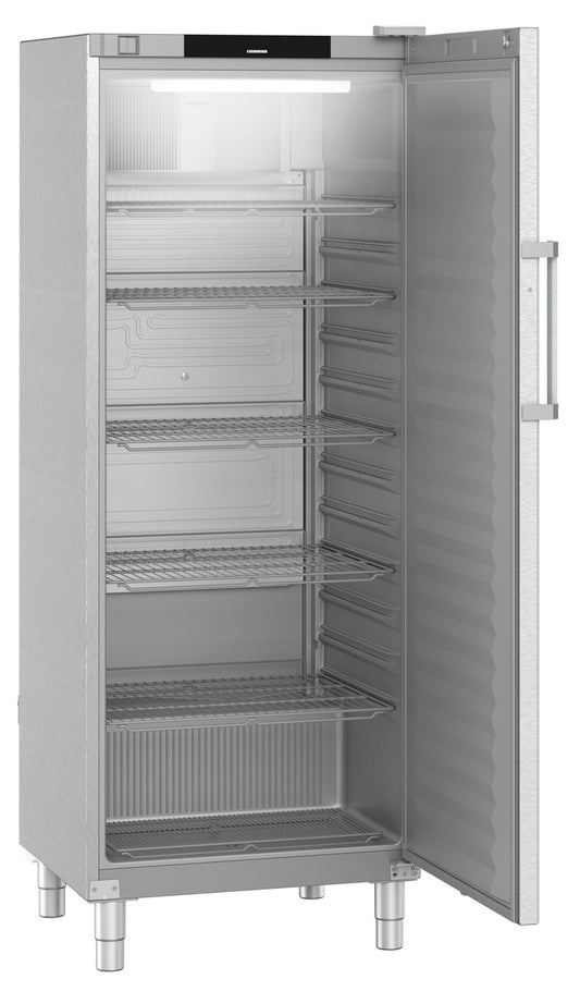 Leeres Kühlschrank für Gastronomie.
