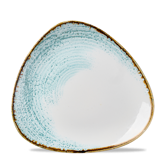 Dreieckiger Teller mit blauem Muster.