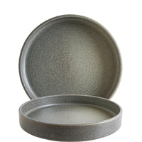 Zwei runde Metall-Backformen