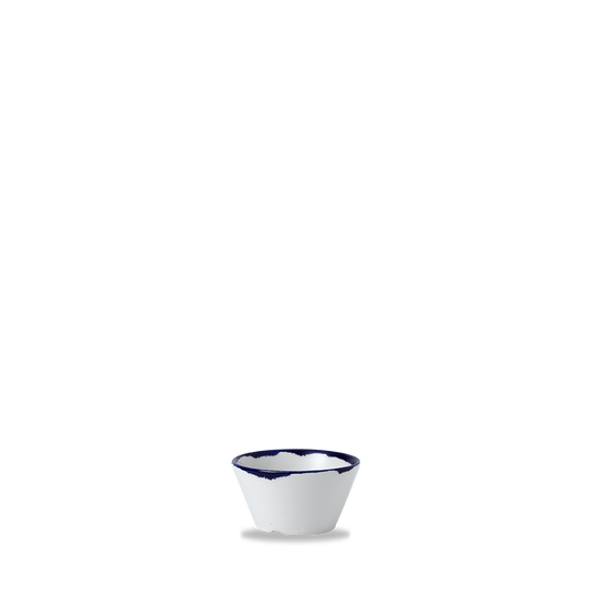 Weiße Schale mit blauem Rand.