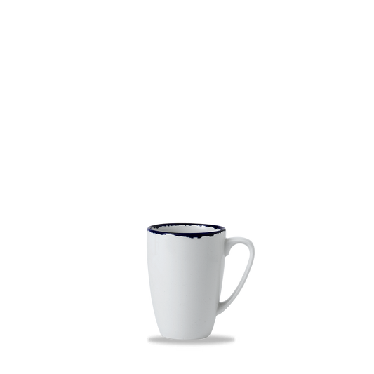 Weiße Tasse mit blauem Rand.