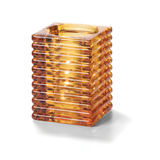 Orangefarbenes, geripptes Glaswindlicht.