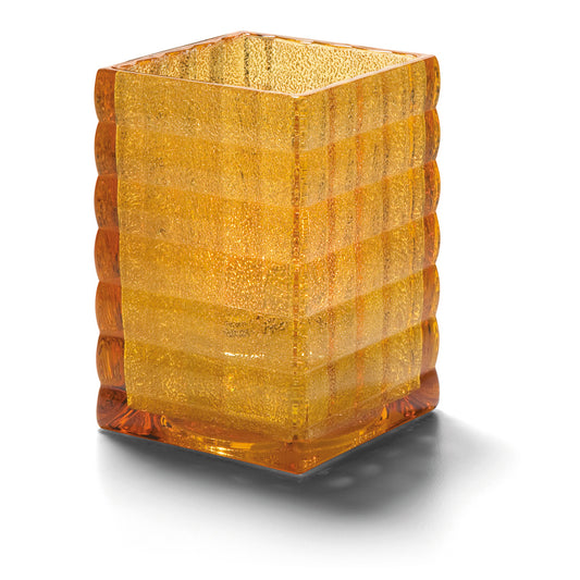 Orange, strukturiertes Glasgefäß, quadratisch.