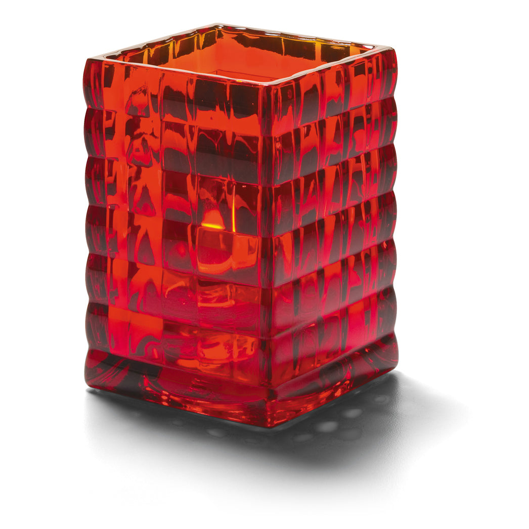 Rotes, quadratisches Glaswindlicht.