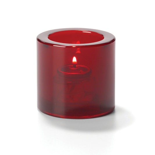 Rotes Teelichtglas mit Kerze.