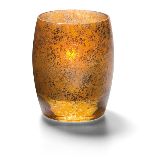 Kerzenhalter mit warmem Licht.