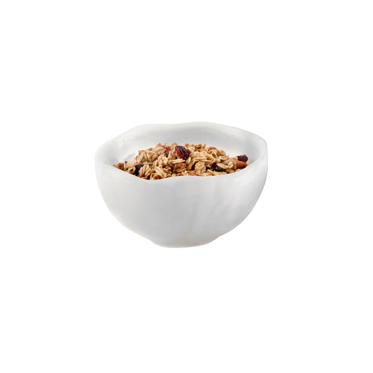 Schüssel mit Müsli und Nüssen.