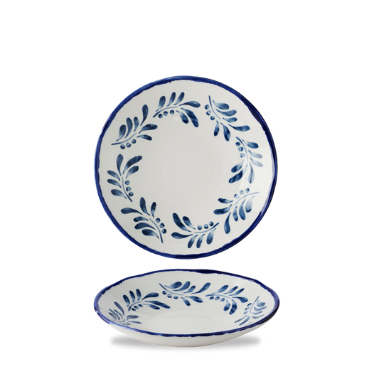 Zwei Teller mit blauem Muster.