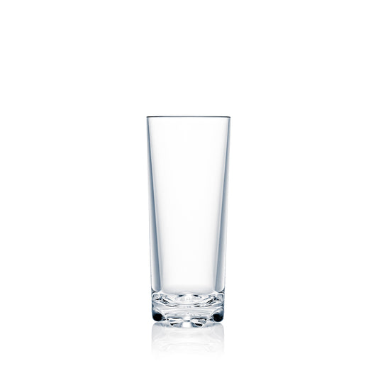 Leeres Trinkglas auf weißem Hintergrund.