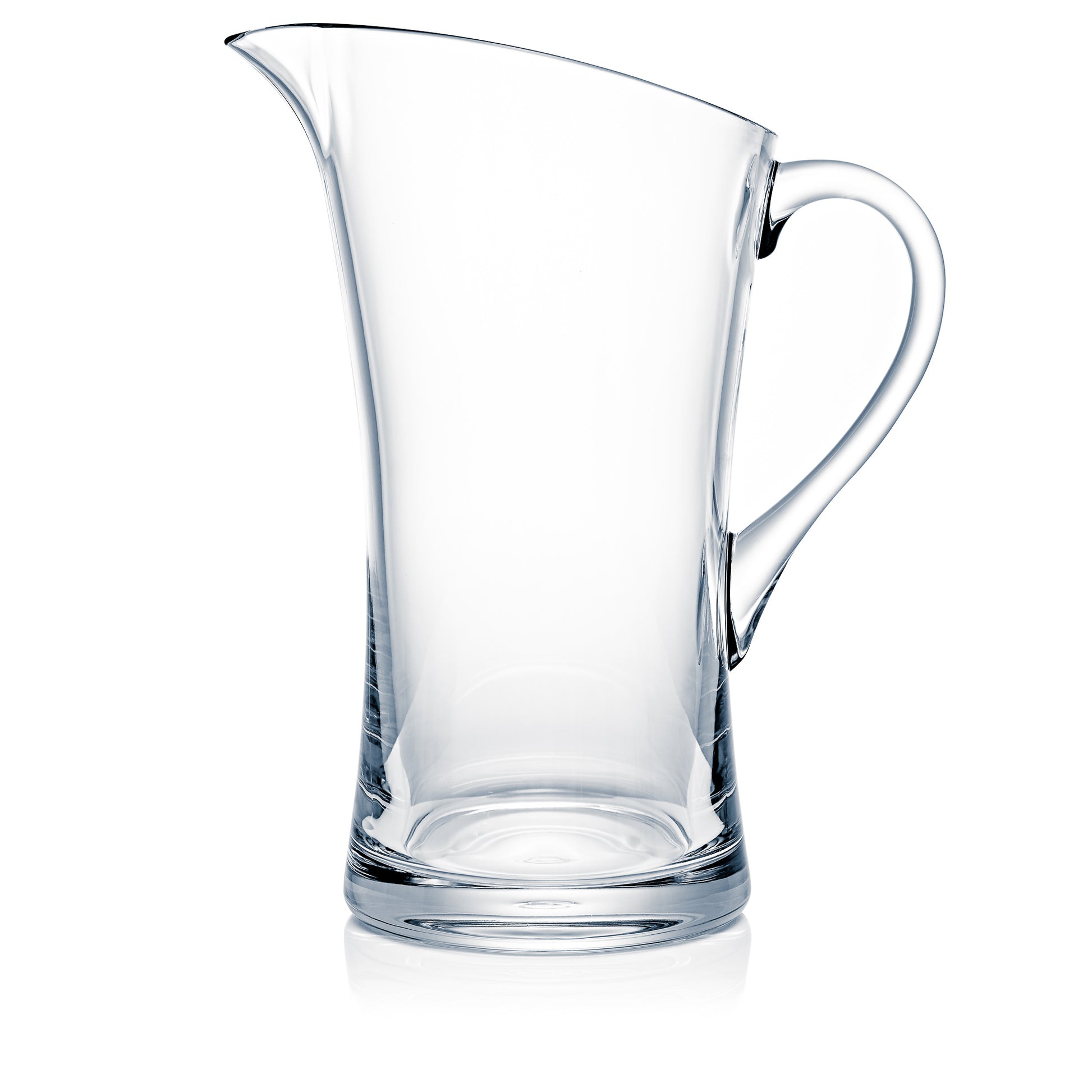 Glaskrug mit Henkel, leer.